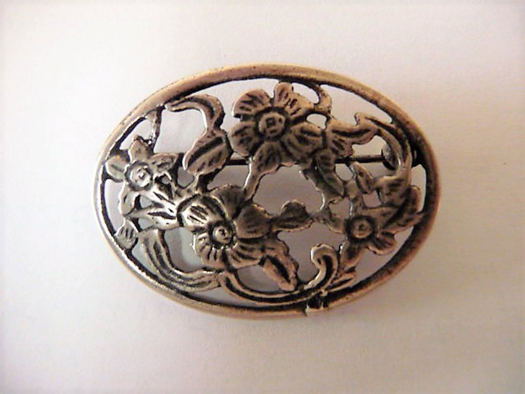Zilveren broche vintage met bloemornament voor 32,50 euro