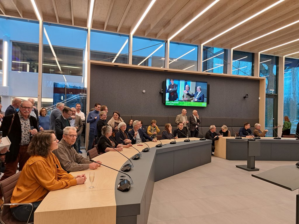• De raadszaal in het nieuwe gemeentehuis in Geldermalsen.