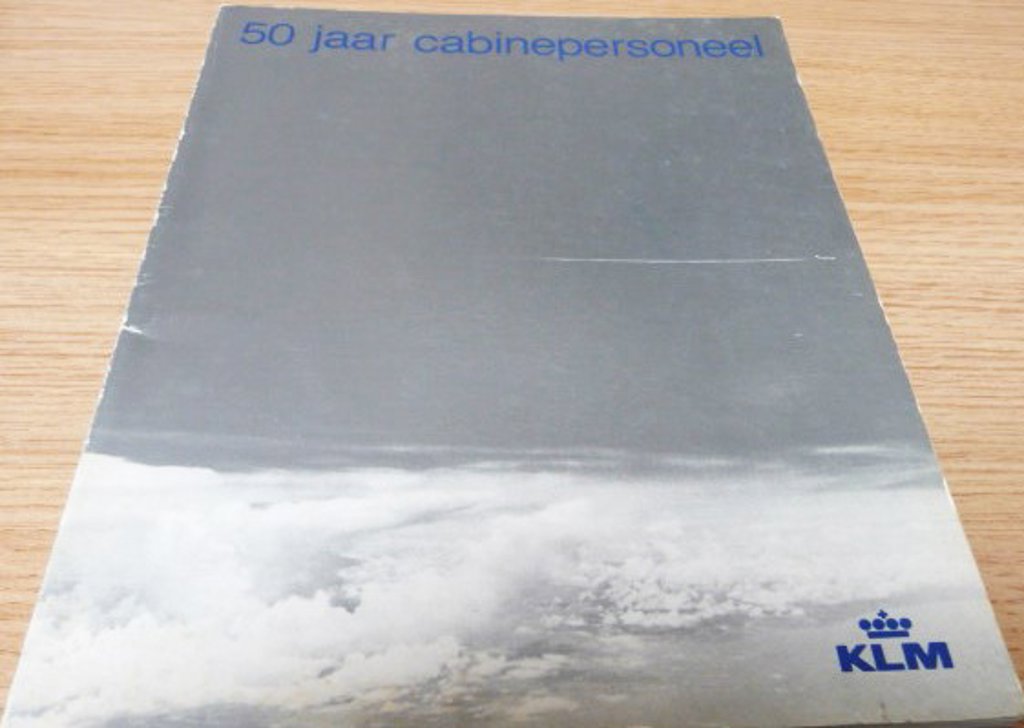 Boek 50 jaar cabinepersoneel KLM