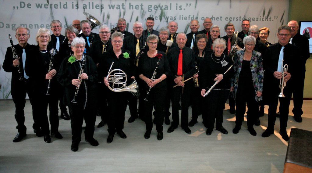 Het Harmonie Dagorkest Krimpenerwaard, HDK, verzorgt op Koningsdag een concert in de hal van de Tuyter in Krimpen a/d IJssel. 