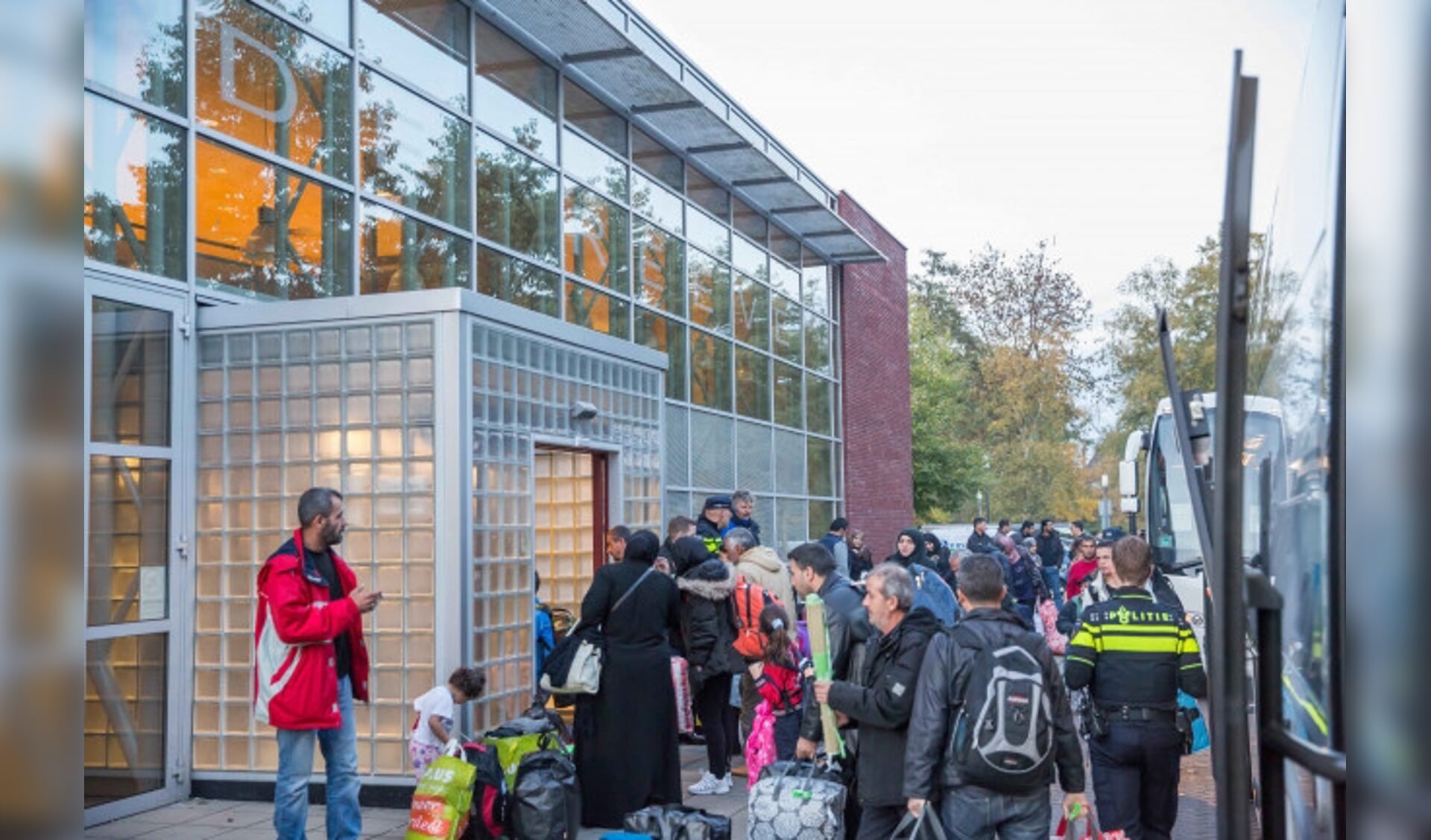  De vluchtelingen komen aan in Kampen.
