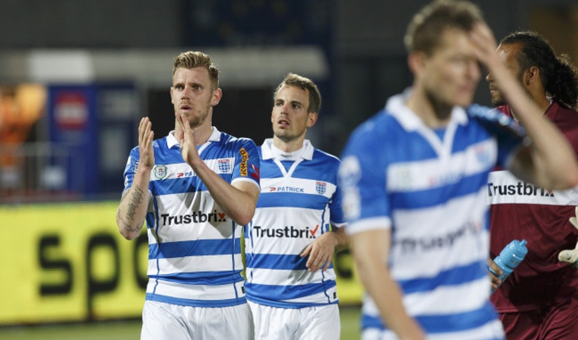 Maikel van der Werff (met achter hem Wout Brama) in 2015, tijdens zijn eerste periode in Zwolle.