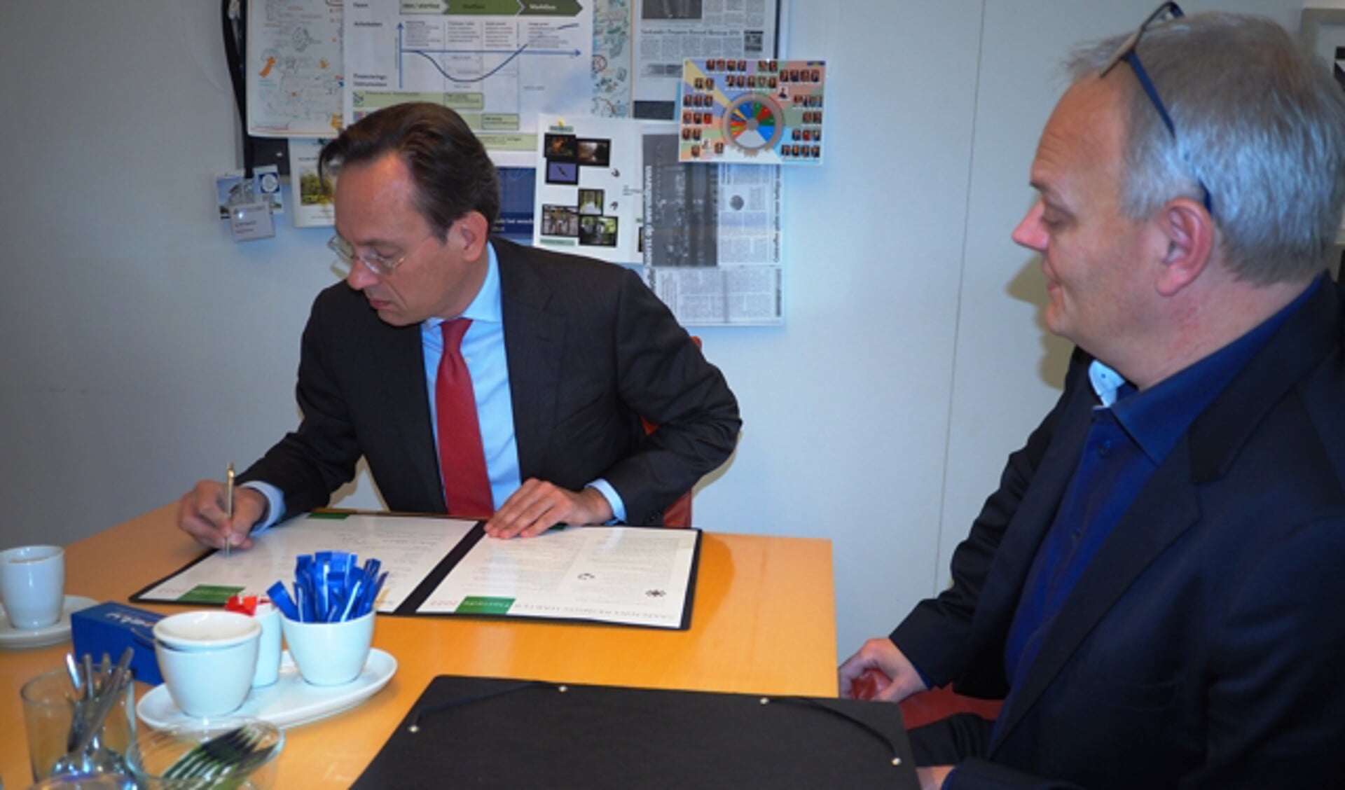  Gedeputeerde Jan-Nico Appelman zette in oktober zijn handtekening onder de samenwerking tussen de provincie en de Floriade.