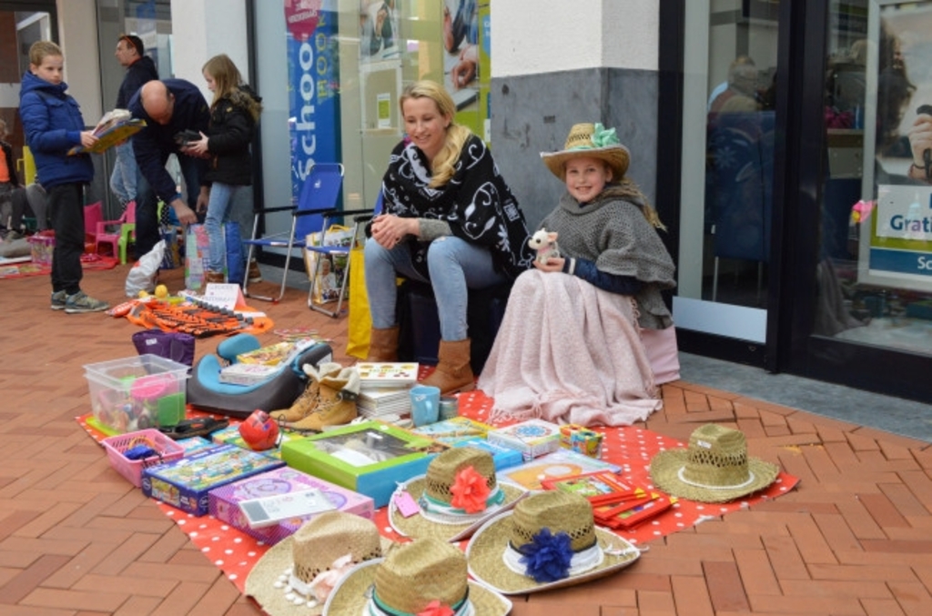<p>Archieffoto van een vrijmarkt in Dronten.</p>