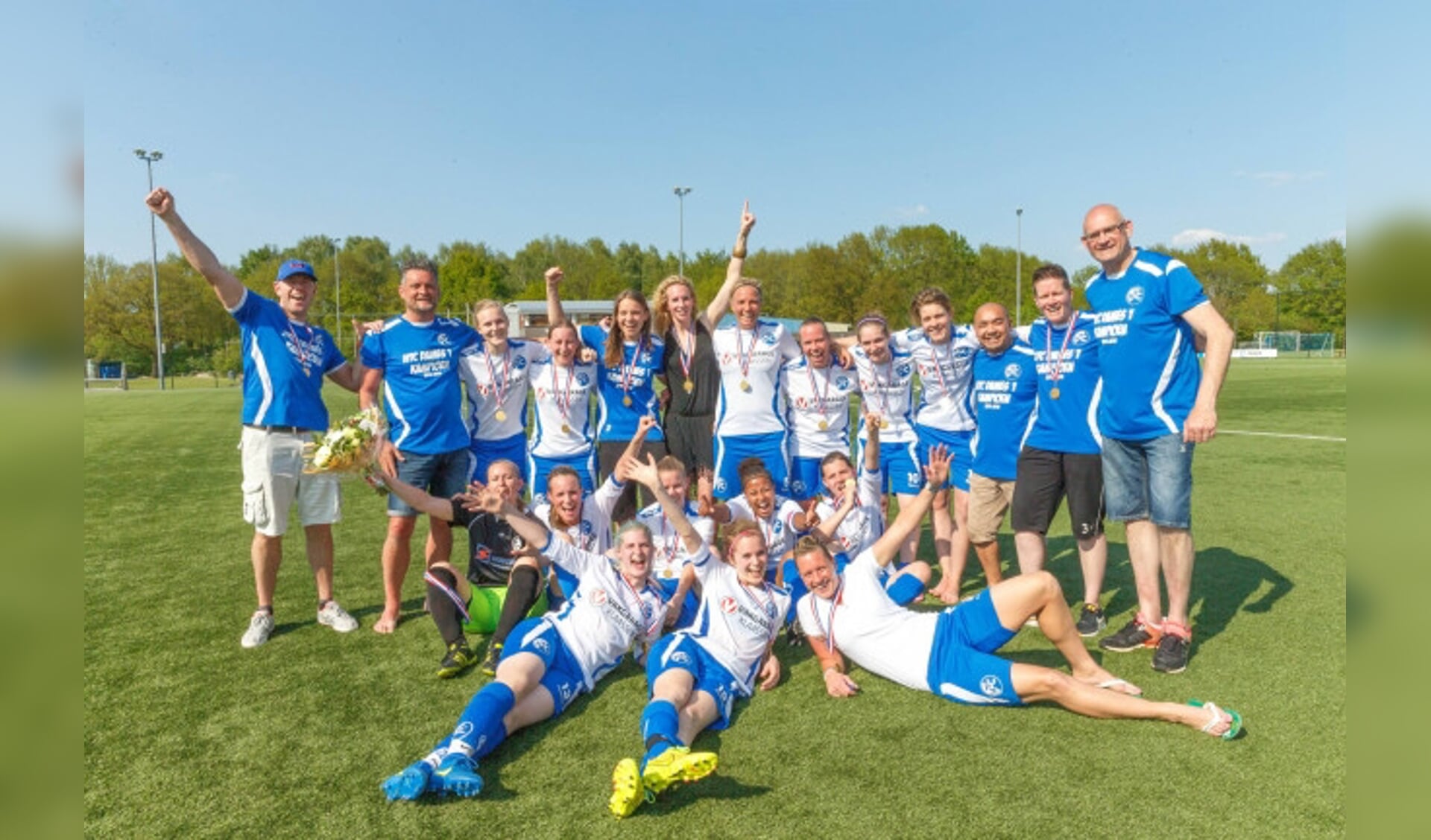  Dameselftal HTC kampioen seizoen 2015-2016.