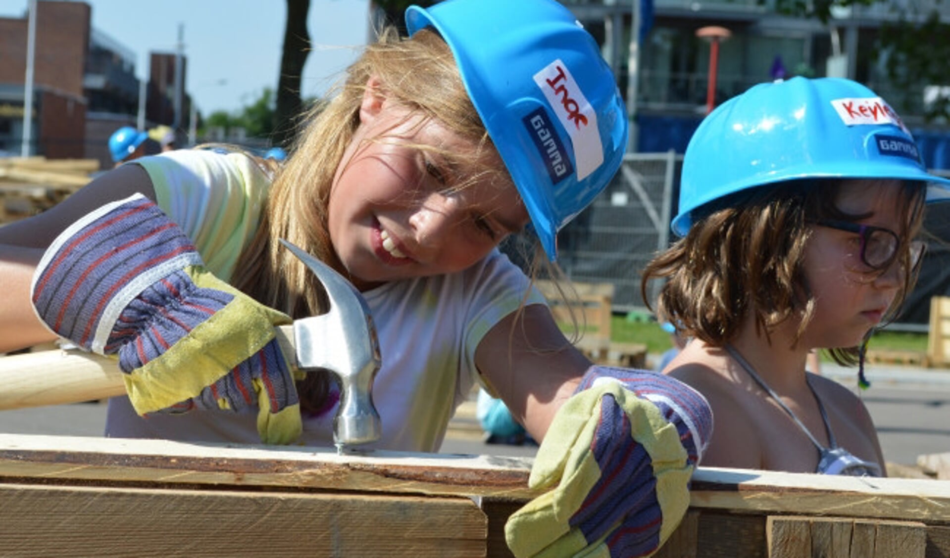  De IJsvogel organiseert onder andere het huttenfeest in de zomervakantie.