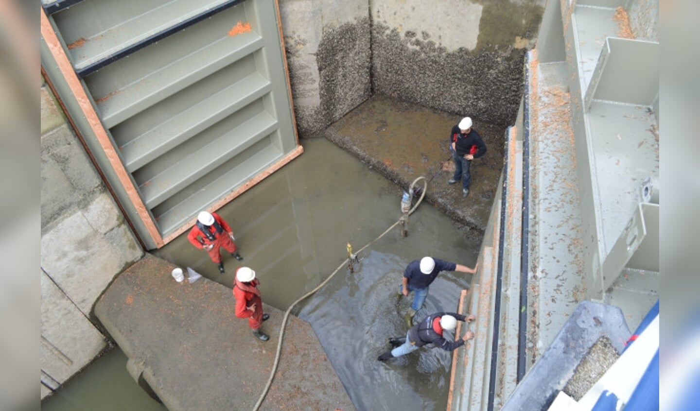  De gisteren geplaatste nieuwe sluisdeuren