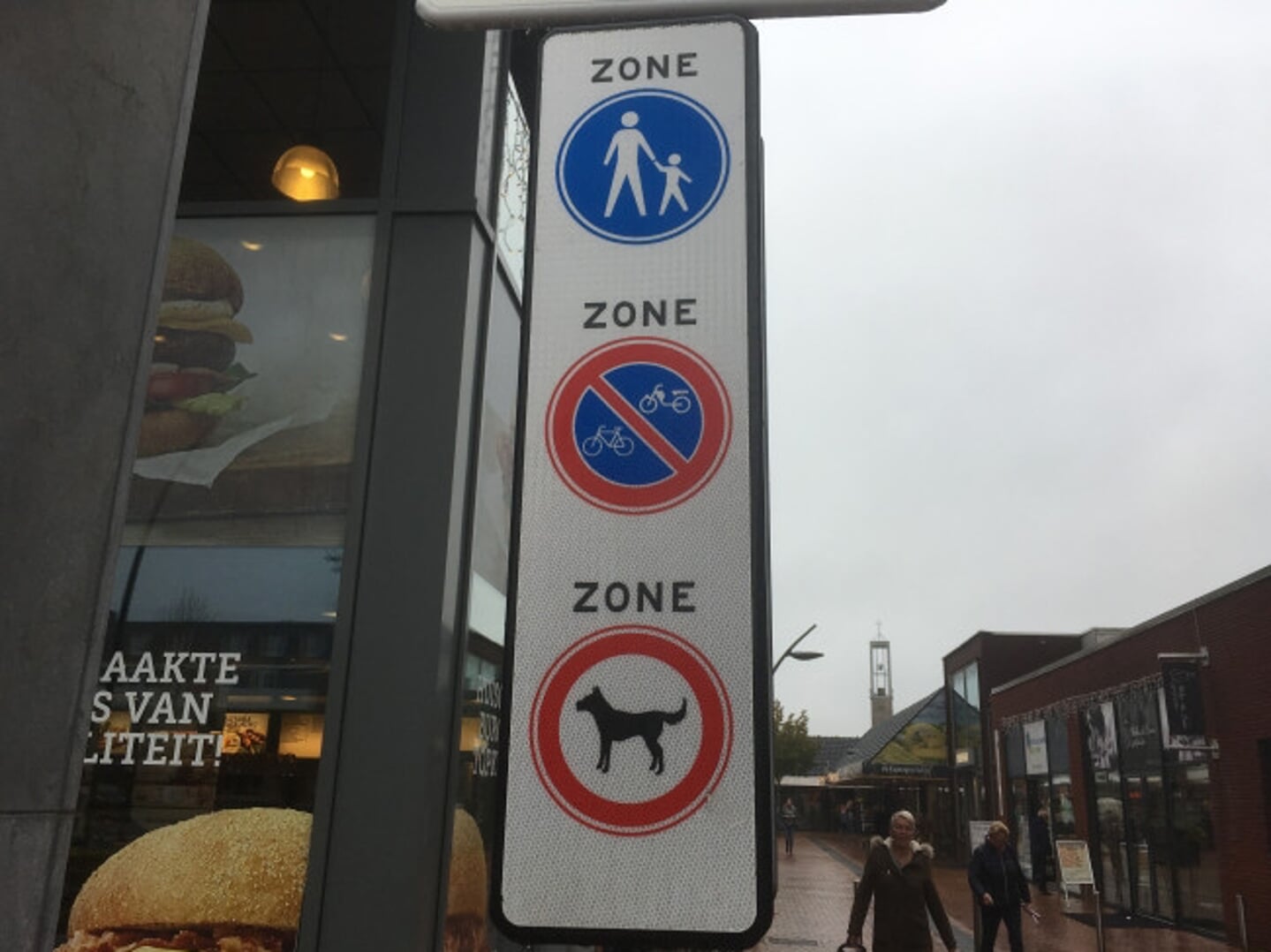 Winkelcentrum Suydersee is verboden voor honden.