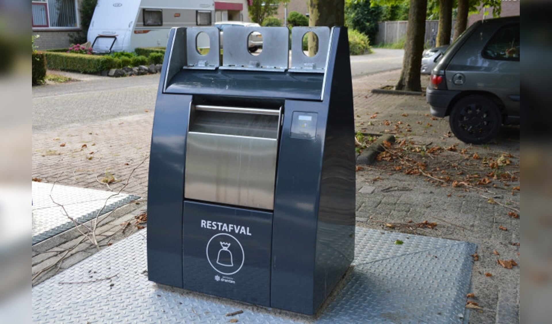  Ondergrondse container voor restafval.