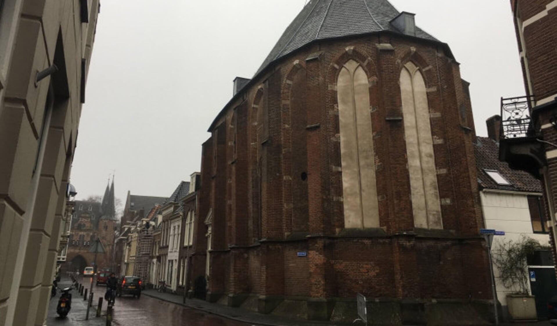  Fotobijschrift: De St. Annakapel op de hoek van de Broederweg en de Groenestraat was ooit de kapel van de Cellezusters.