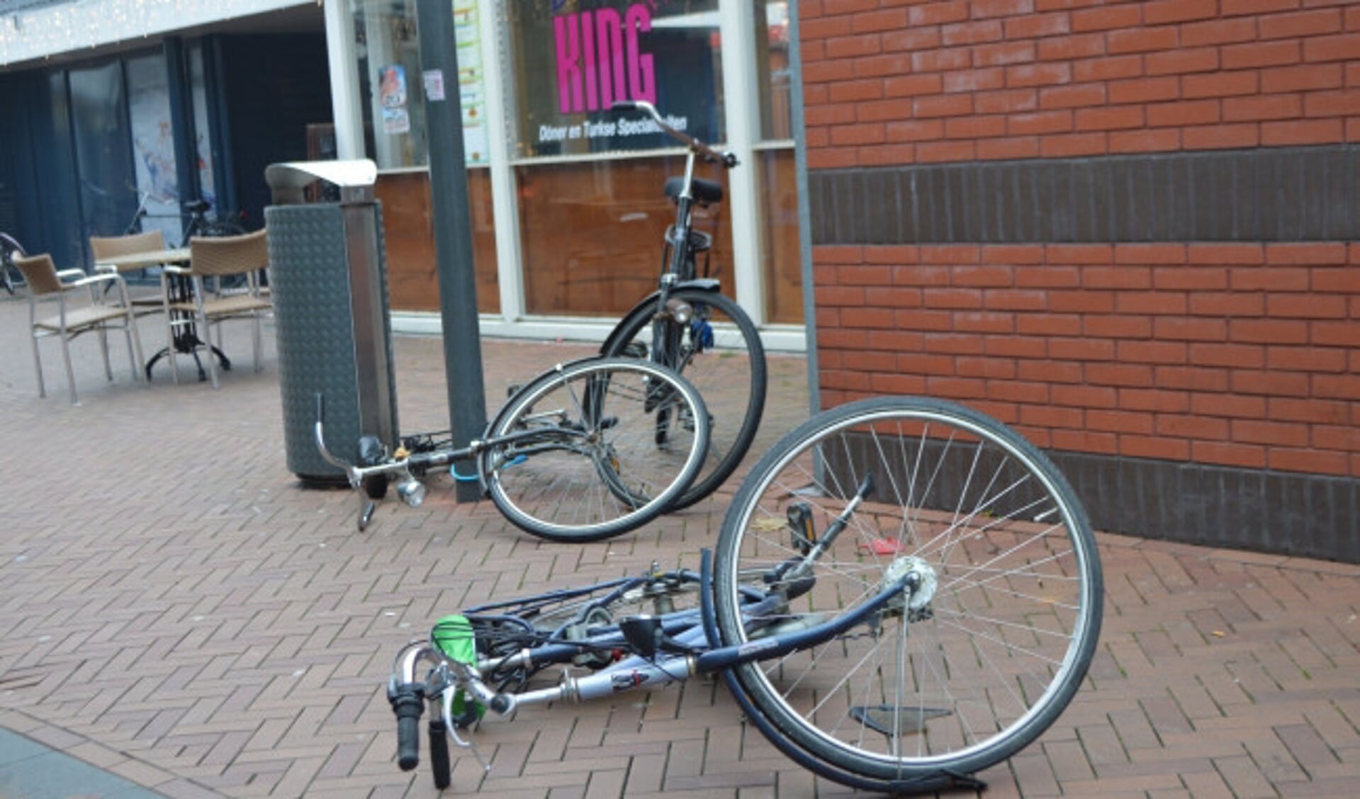  Fietsen in winkelcentrum Suydersee.