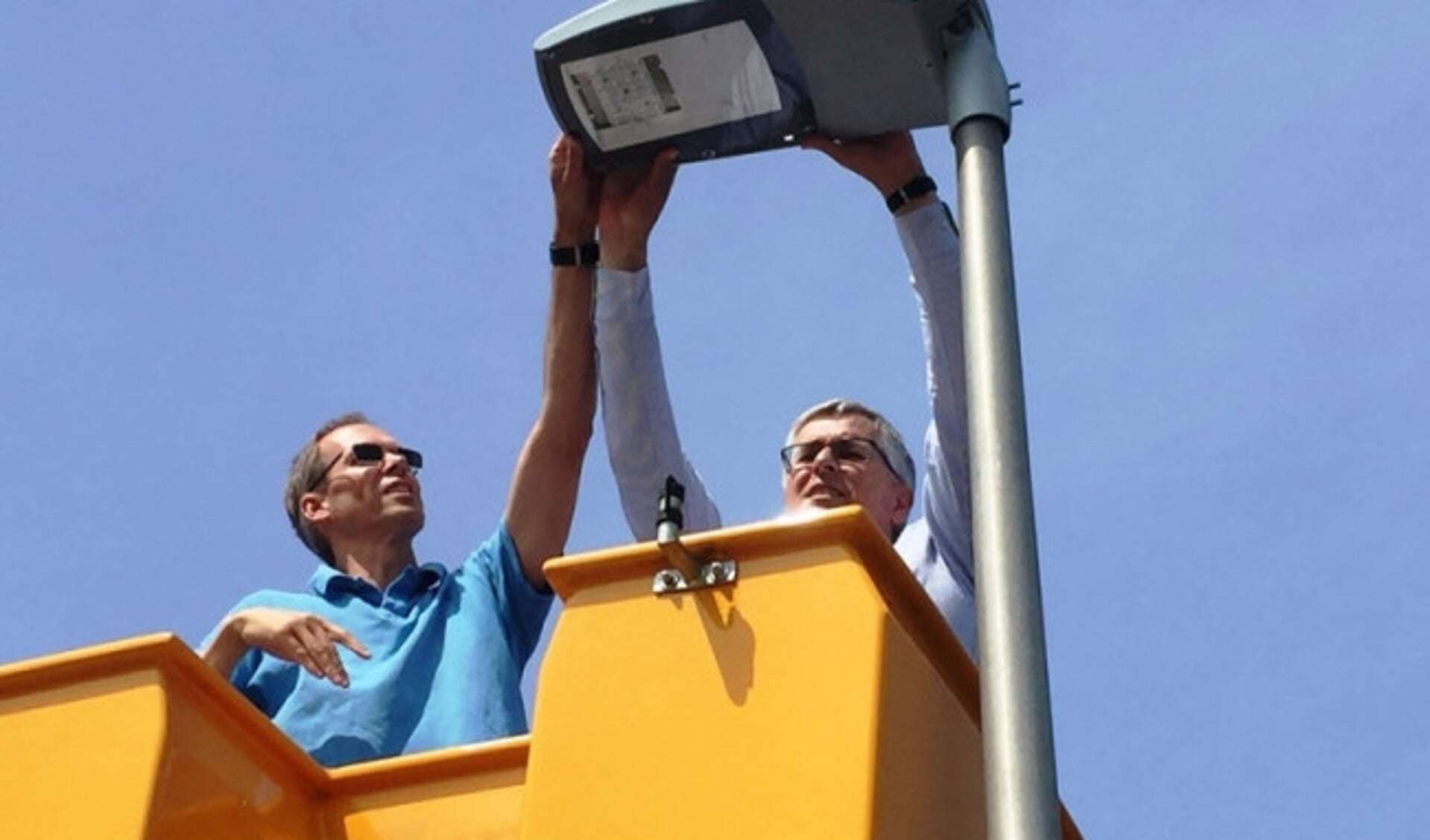  De gemeente Dronten brengt LED-verlichting aan.