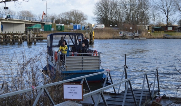 <p>Pontje voor de fietsers en voetgangers.</p>