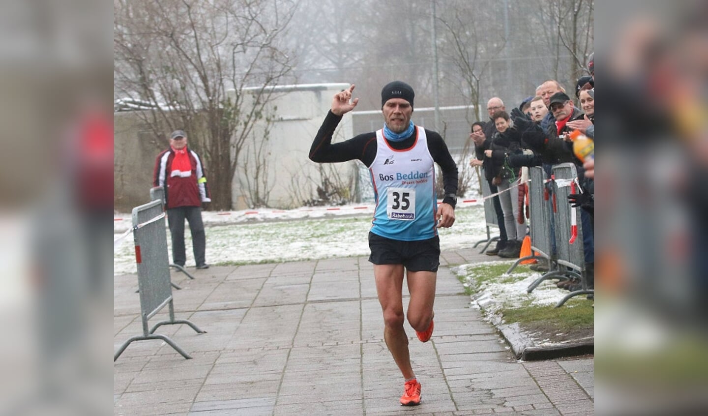  Winnaar Henry Visscher komt over de streep