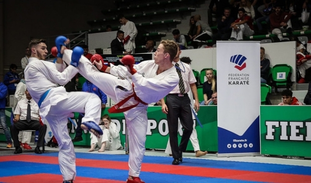 Dylan van Moerkerk (rechts) in actie.