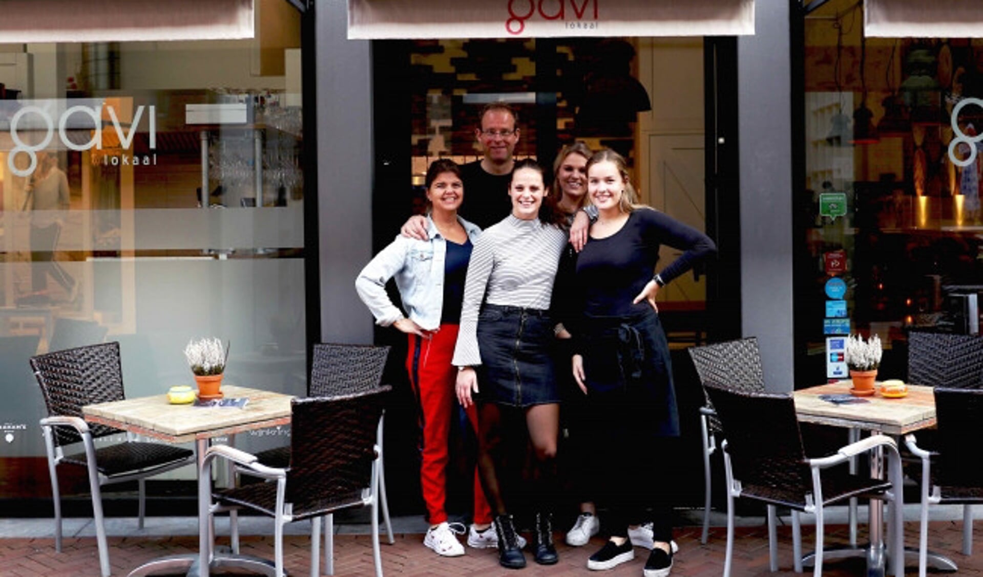  Het team van Gavi in winkelcentrum Suydersee.