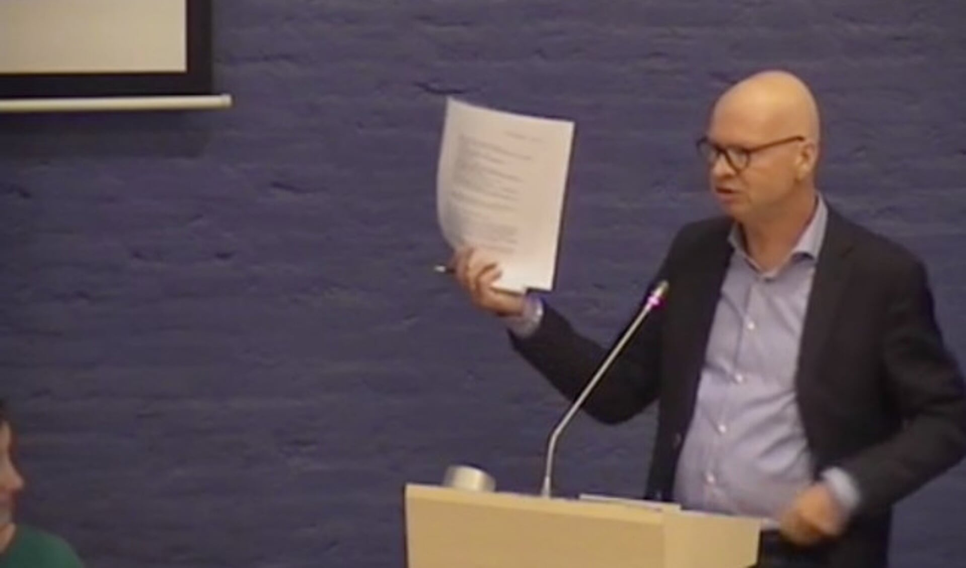  Hans van Veen sprak in september de gemeenteraad toe.