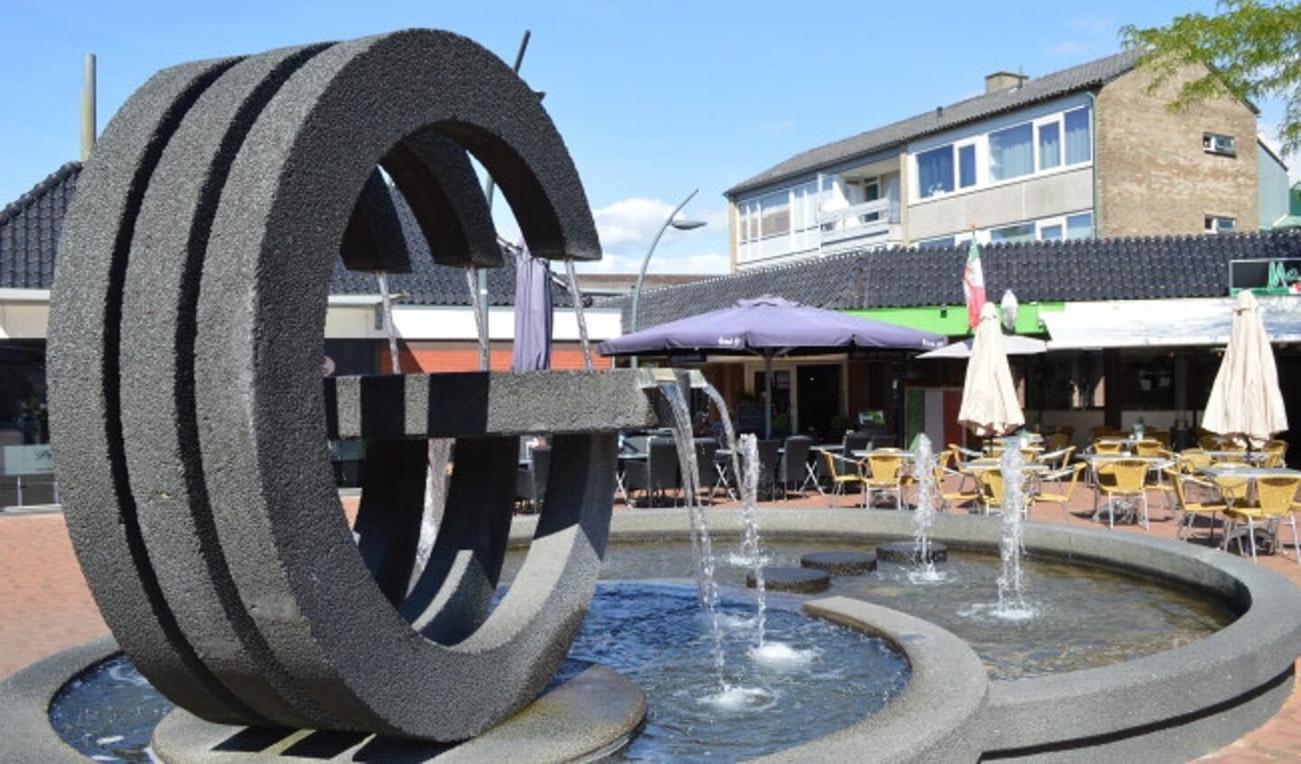  De fontein aan Het Ruim in winkelcentrum Suydersee.