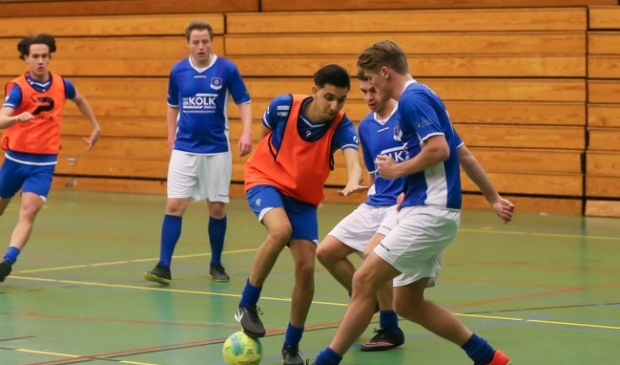 SVI-WVF (Faisel El Atiaoui aan de bal)
