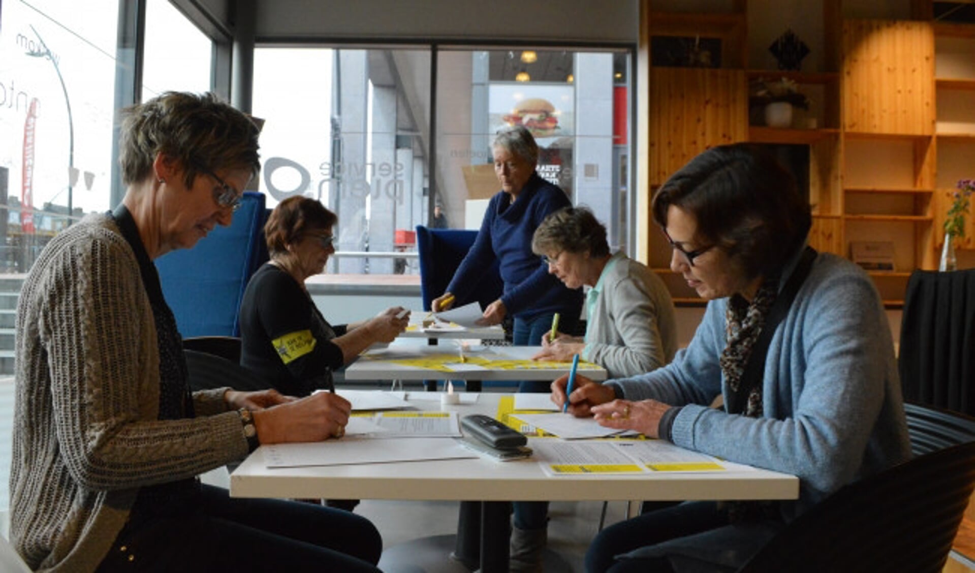  Schrijfmarathon voor Amnesty in Dronten.