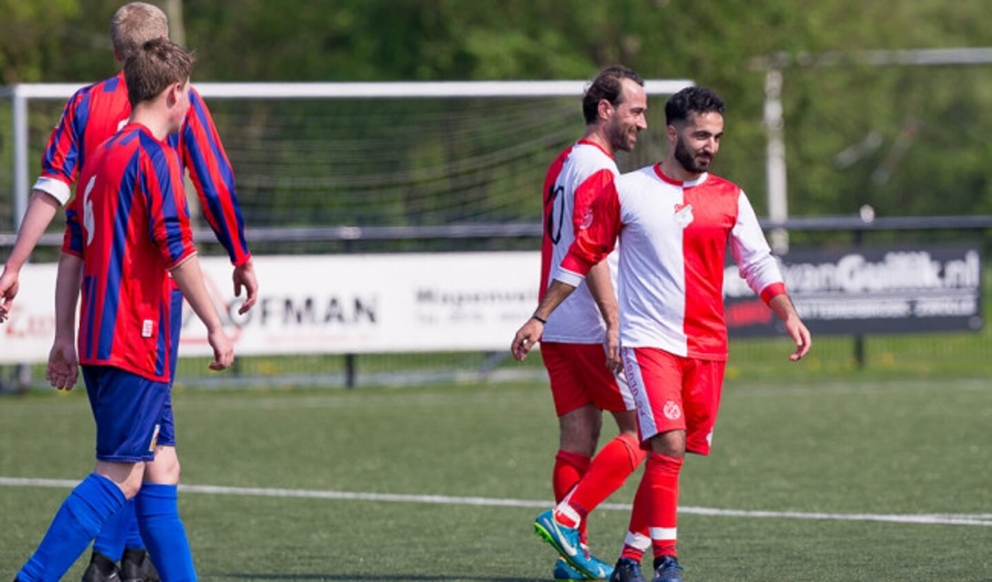  Mehmet Dede met Ozan Altay (rechts)