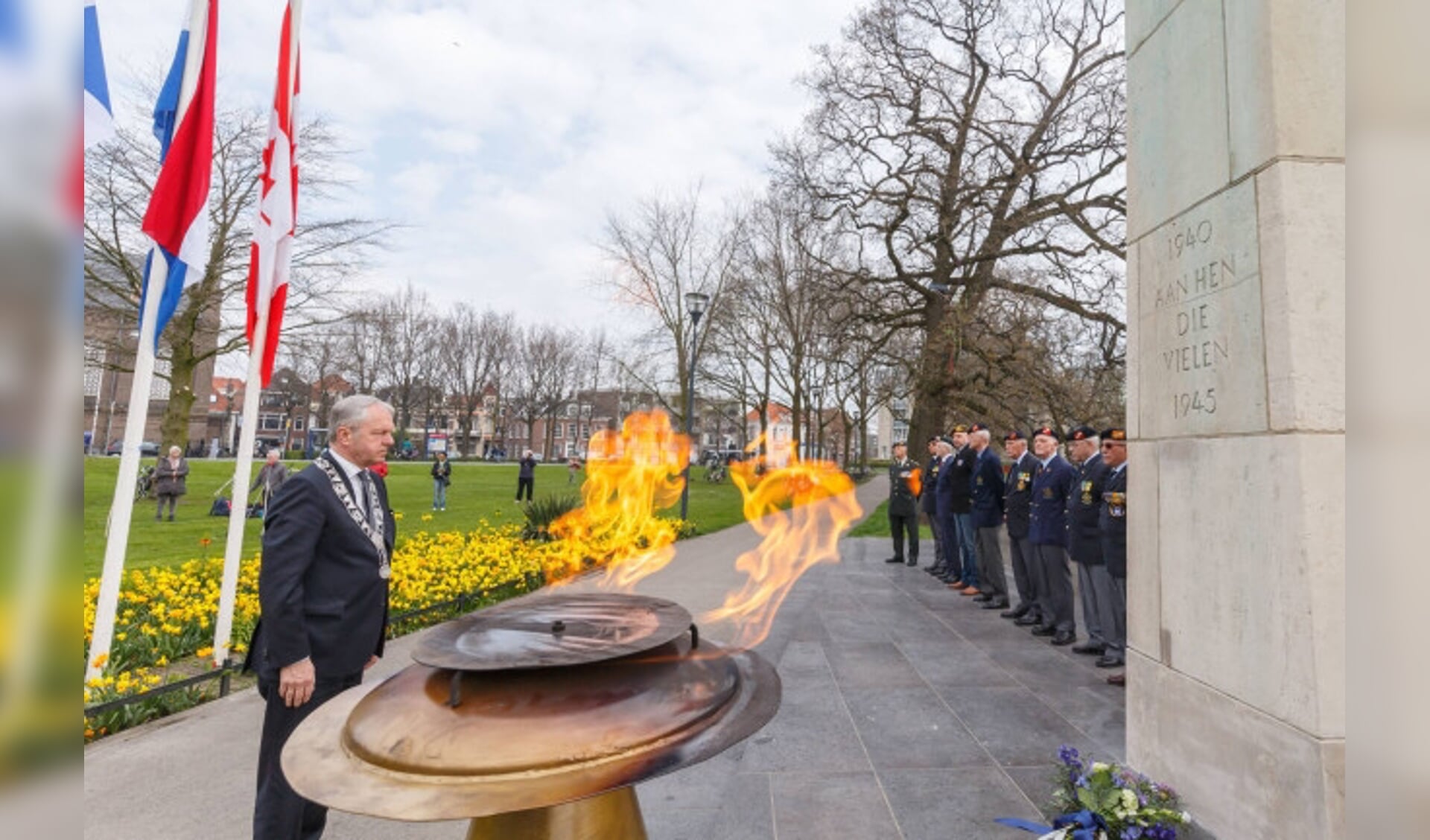  Herdenking bevrijding Zwolle in het Pelkwijkpark bij het monument.