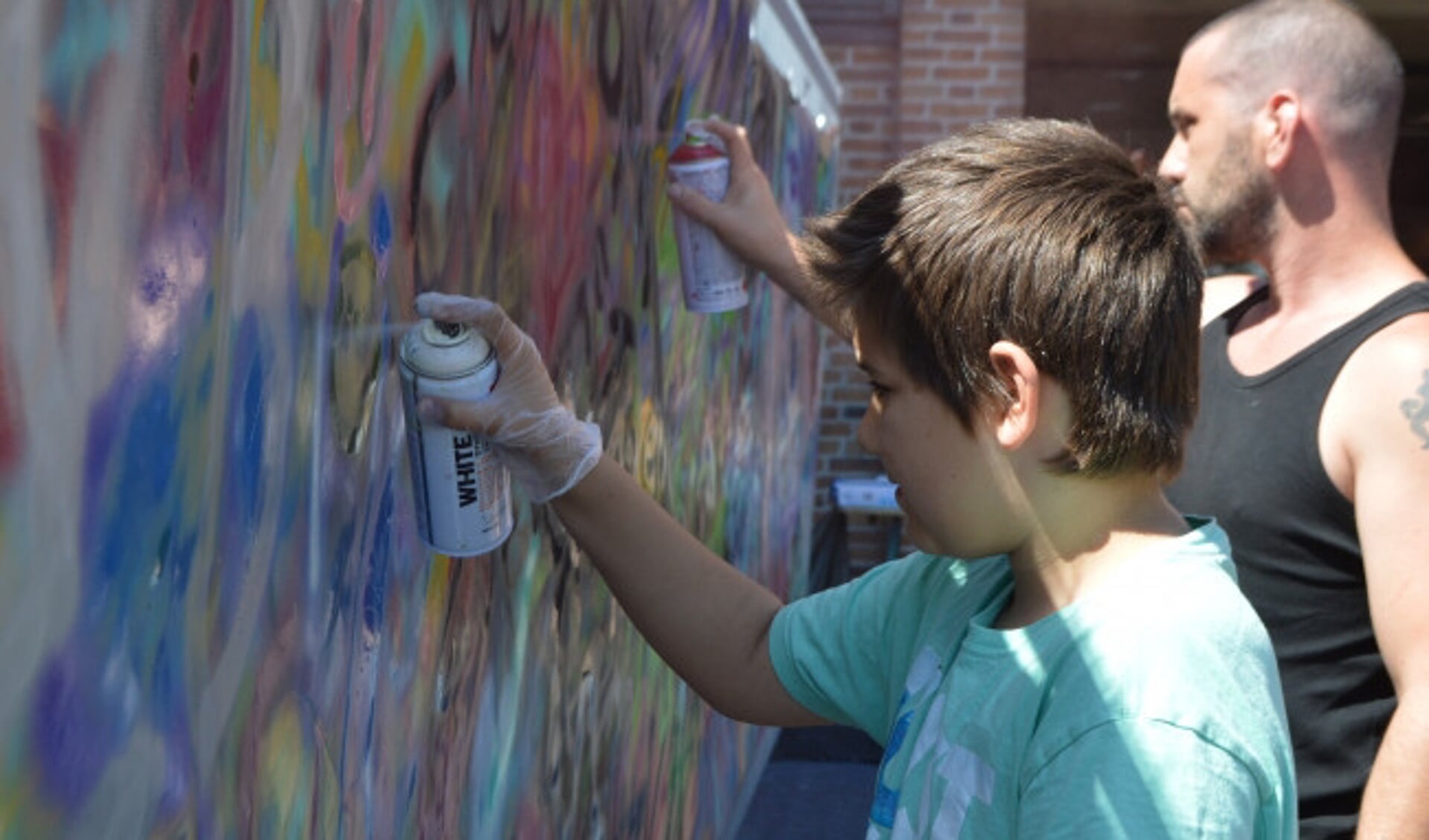  Jong en oud leefde zich uit tijdens de graffiti-workshop in Dronten.