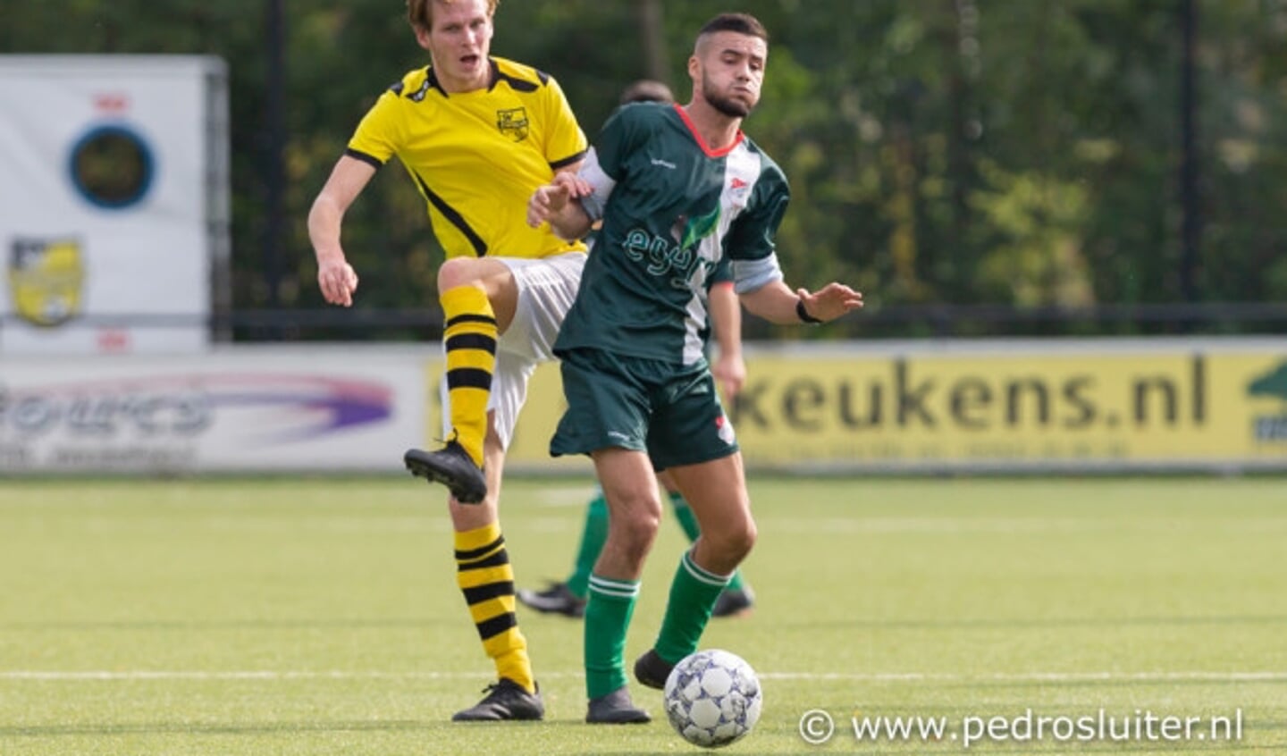 Een spelfragment uit de wedstrijd SV Zwolle tegen FC Ulu Spor. Die derby staat komend seizoen niet meer op het programma.
