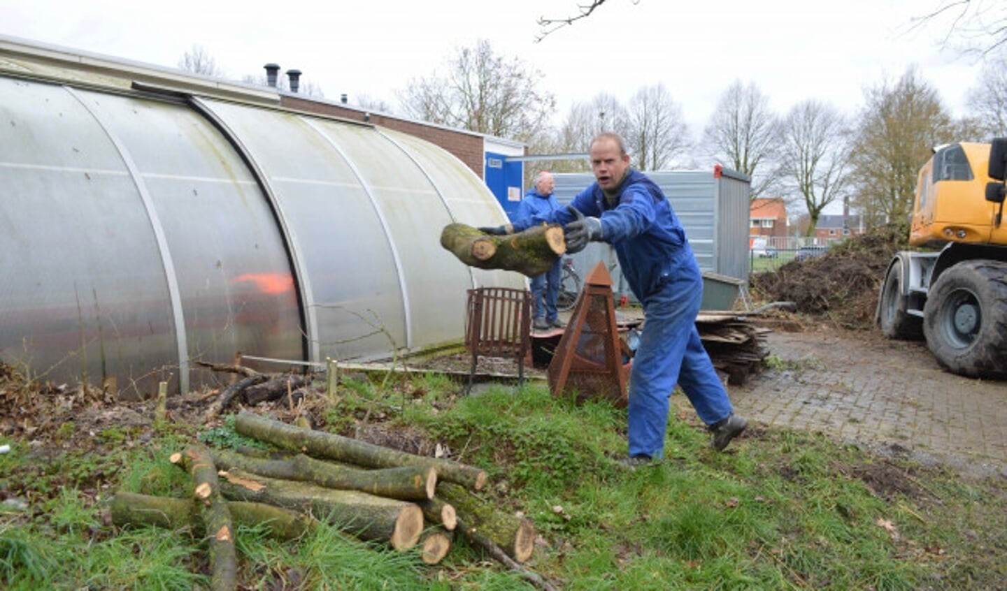  Vrijwilligers in zwembad De Alk.