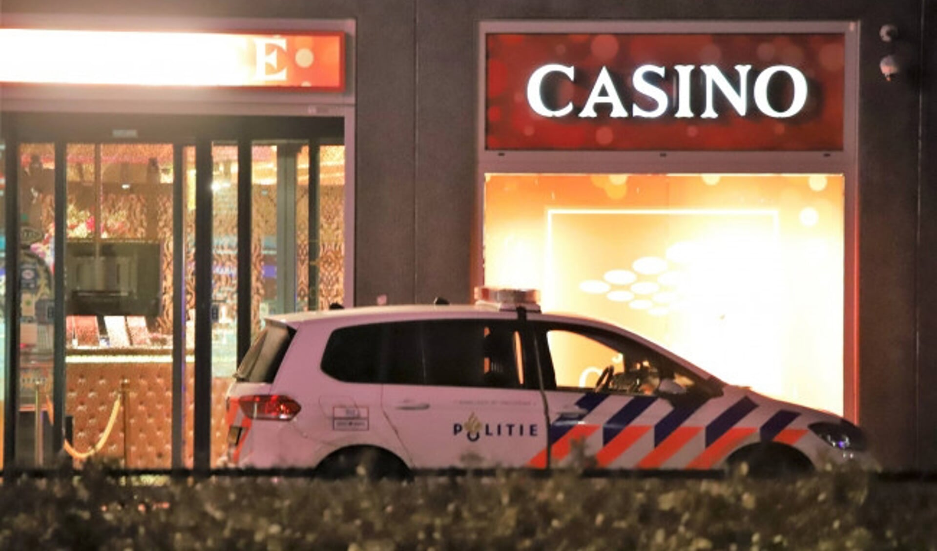  De politie is afgelopen nacht uitgerukt naar het Stadionsplein in Zwolle vanwege een overval op het casino aldaar.   