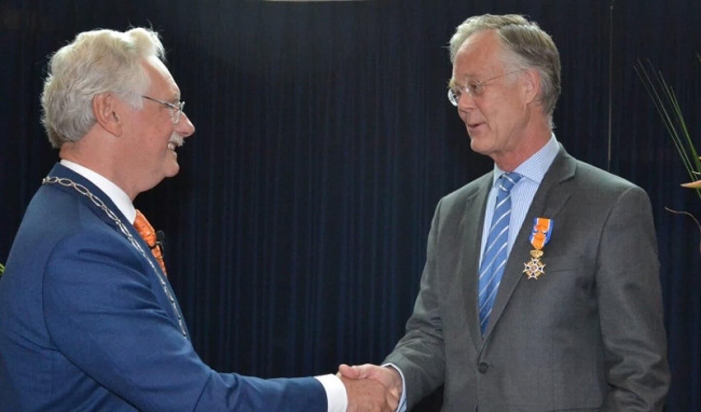  De heer em. prof. dr. Borleffs (66) uit Epe werd benoemd tot Officier in de Orde van Oranje-Nassau