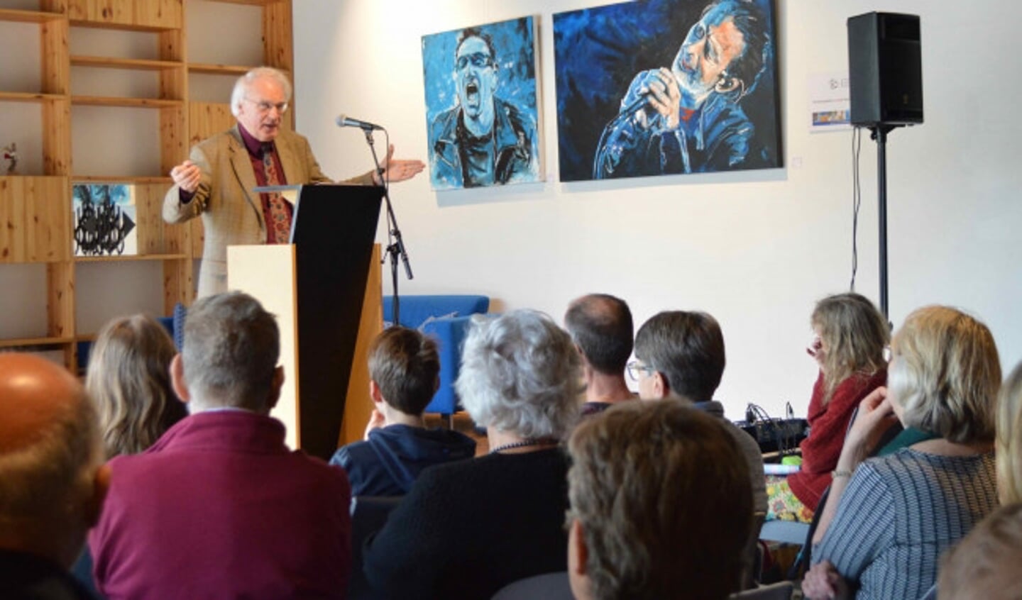  Herman Pleij in de bibliotheek.