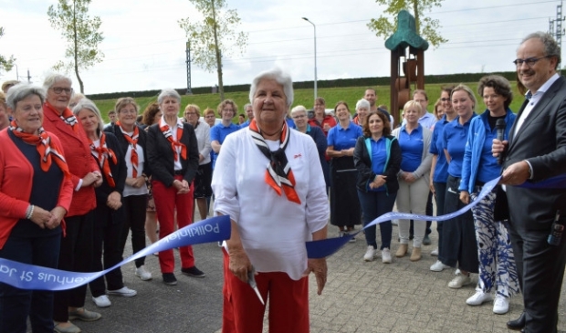 Nettie Kossen verricht de officiële heropening.