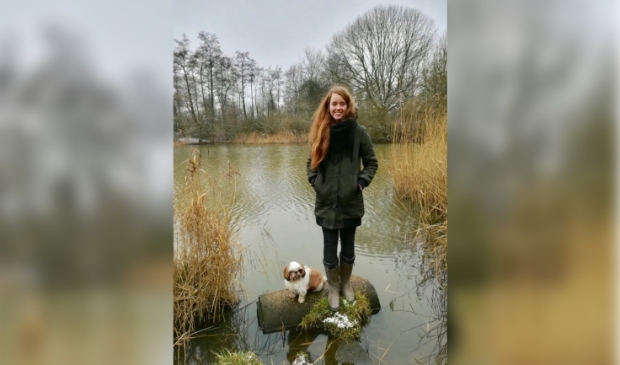Anne-Fleur Terhaerdt doet met haar hond Yindi