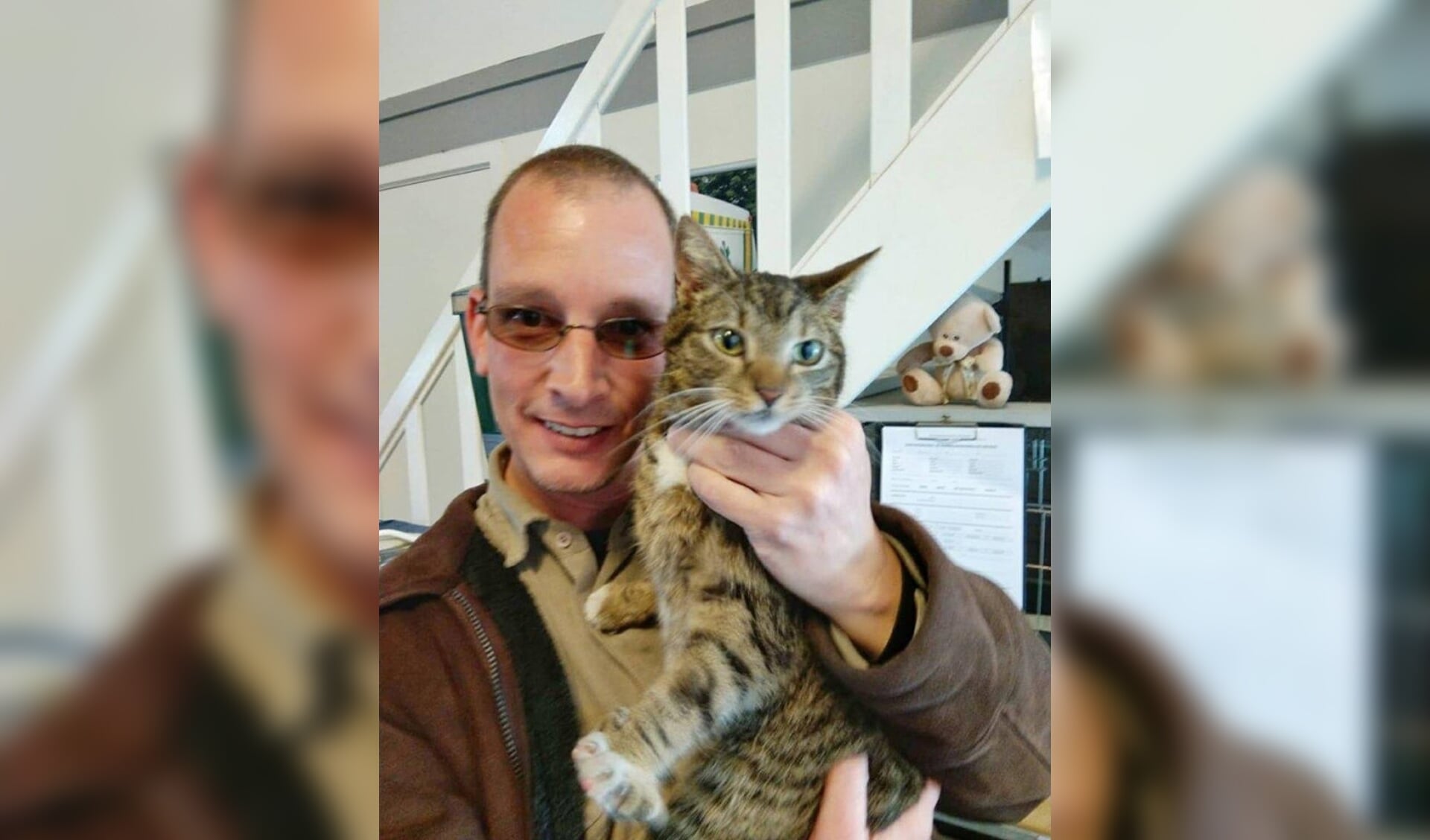  Paul Roorda uit Dronten met zijn kat Gizmo.