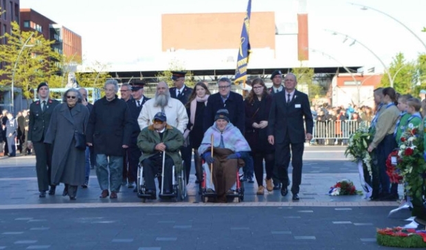 <p>Airgunners bij de dodenherdenking in Dronten.</p>