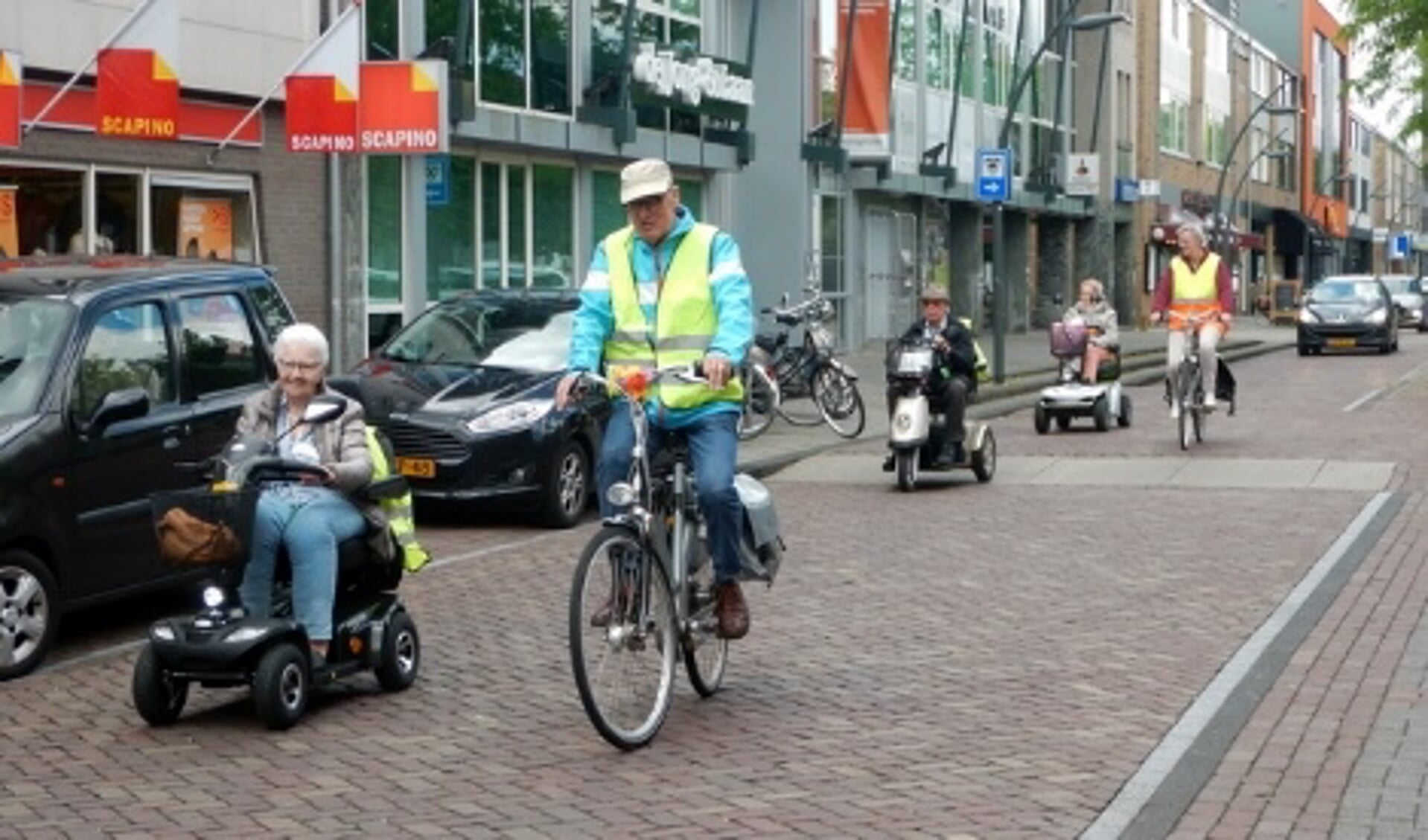 Scootmobieltraining van Veilig Verkeer in Dronten.
