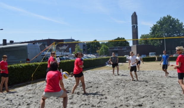 Volleybal op de locatie van het toekomstige MFC in Swifterbant. 