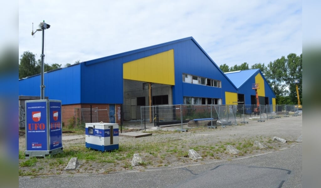  De veelbesproken asbestloodsen in Spelwijk worden momenteel opgeknapt.