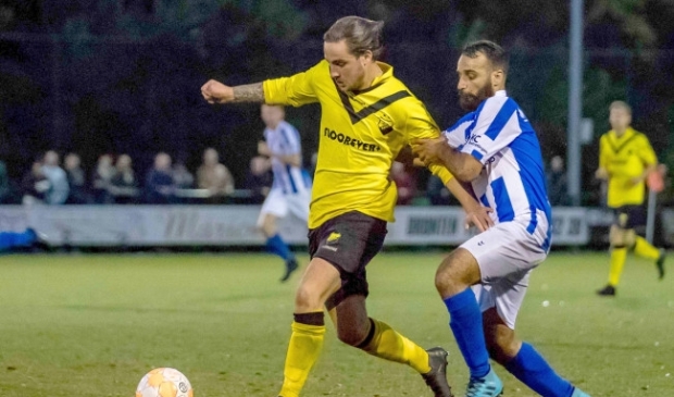<p>Allan Bakker is van de vijftien spelers van de huidige selectie die ook komend seizoen de kleuren van DOS verdedigt. </p>