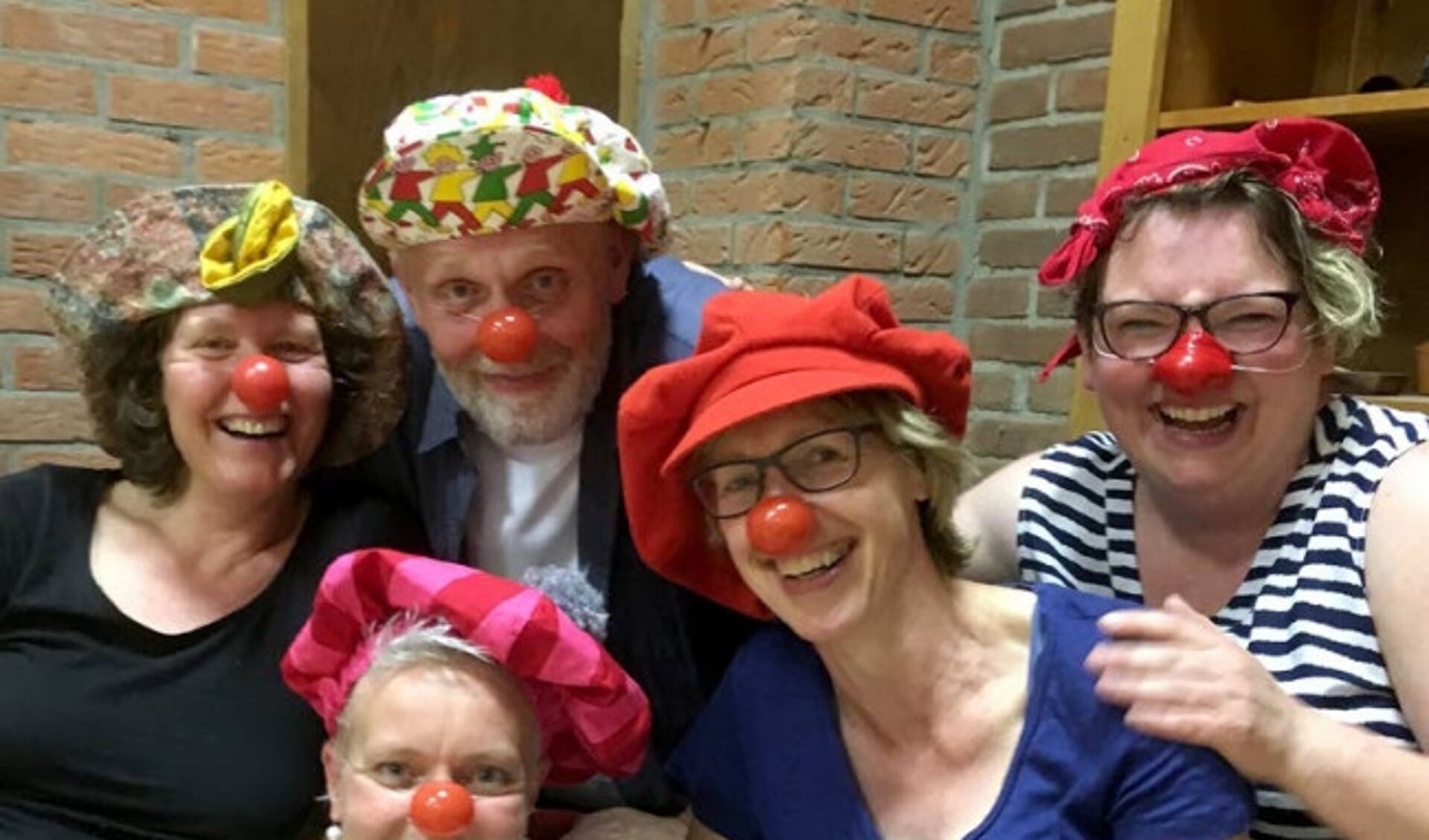  Foto: In de clownscursussen van Hilde Schoonbeek ontstaat vaak in korte tijd een warme sfeer en een plezierige groep.