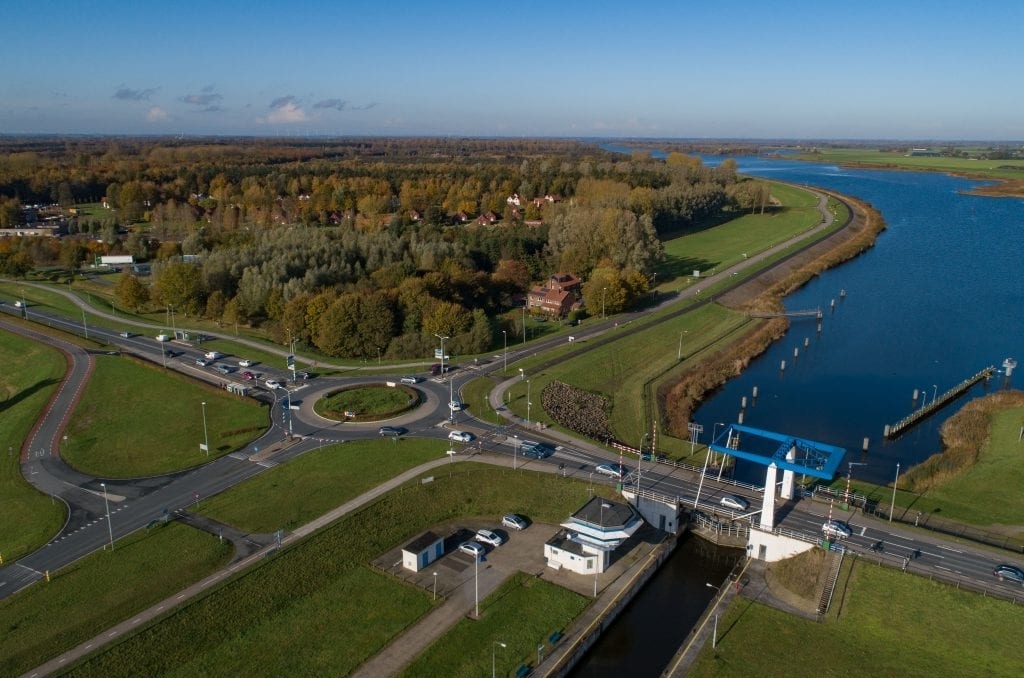 <p>Twee van de vier omleidingen gaan via Roggebot.</p>