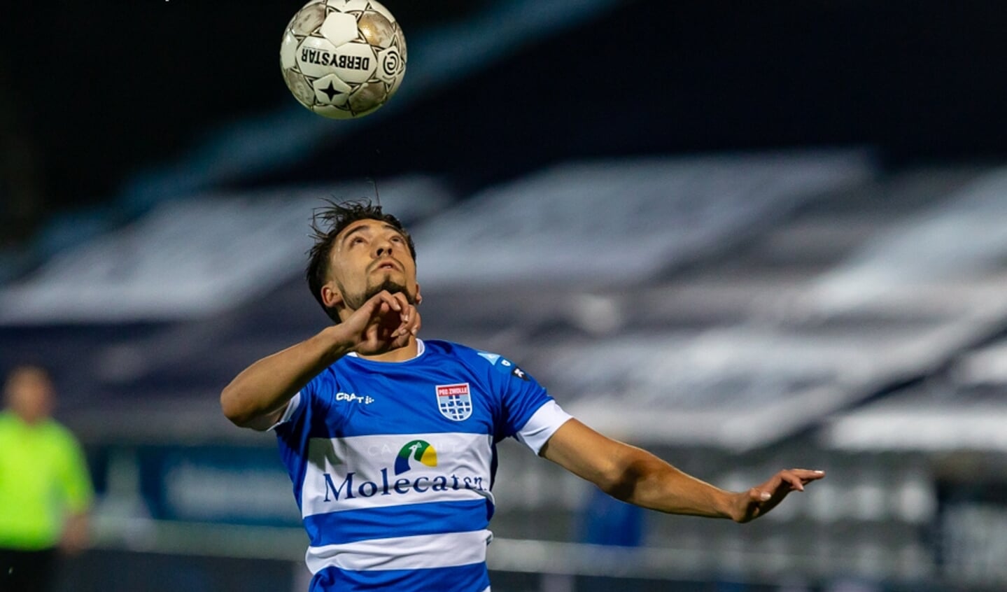 Yuta Nakayama tijdens PEC Zwolle - Willem II.