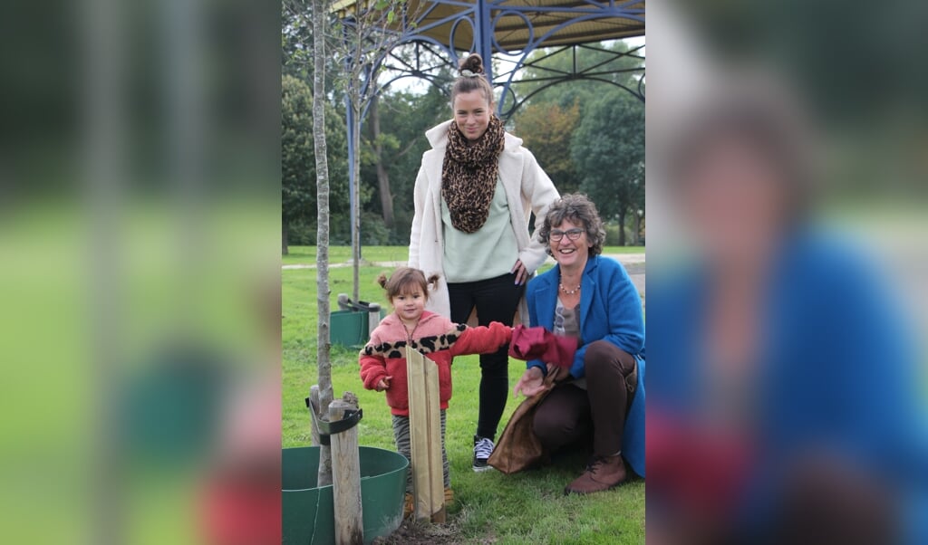 Van links naar rechts: Poppy, Simone en Ria