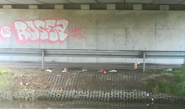 <p>Het afval wat op hangplekken vaak wordt achtergelaten is schrikbarend</p>