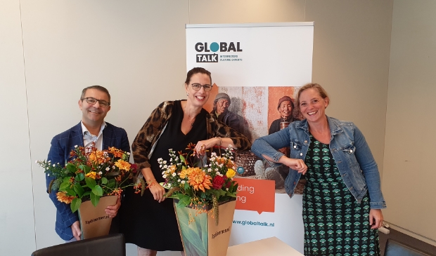 <p>Ondertekening Global Tolk (r) en Tolken Select (l)</p>