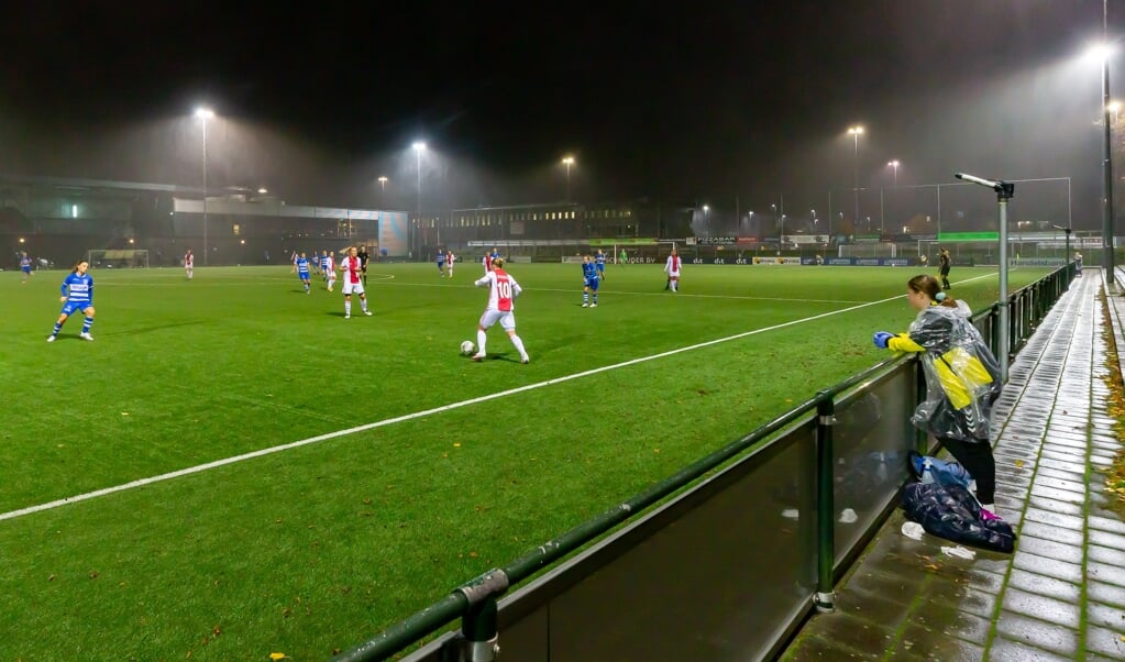 PEC Zwolle Vrouwen tegen Ajax, dit seizoen op het sportpark van Be Quick '28.