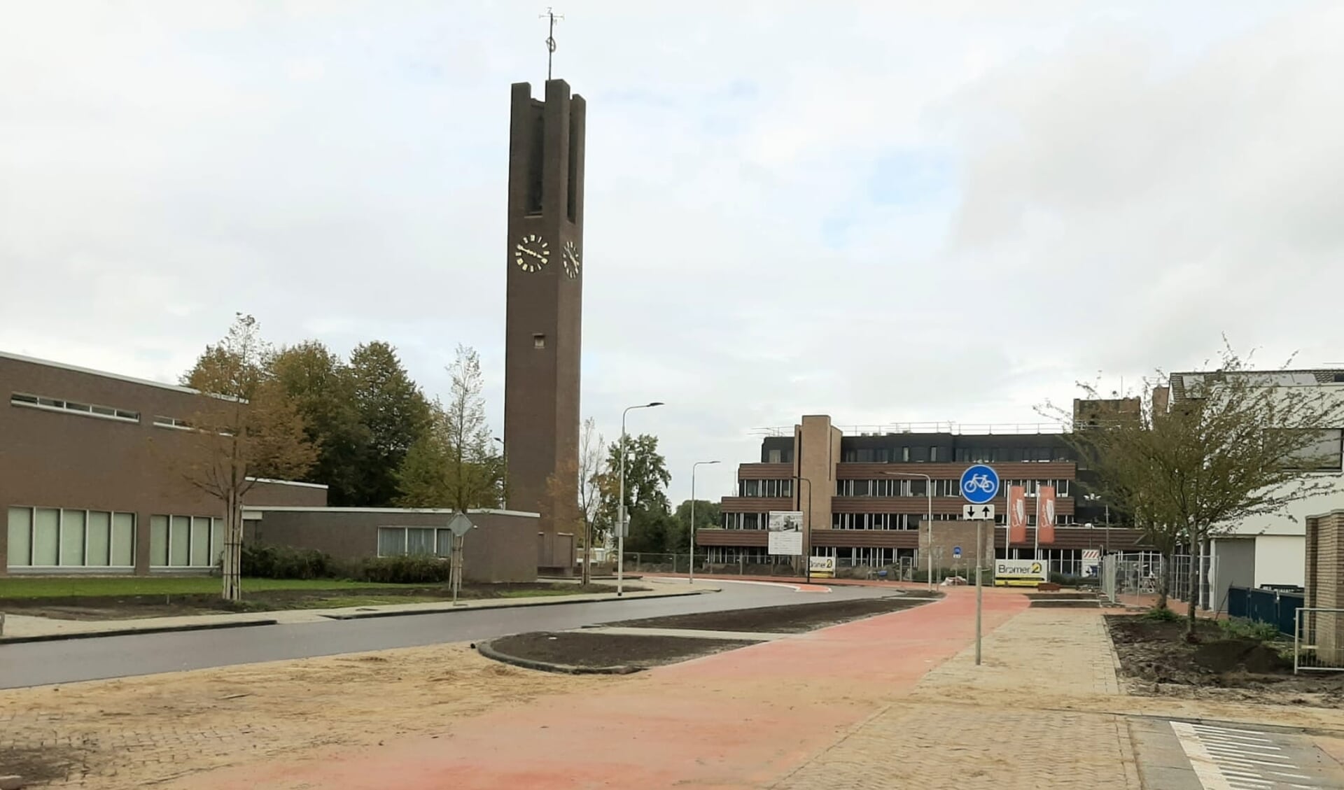 Nieuw asfalt op De Zuid in Dronten.