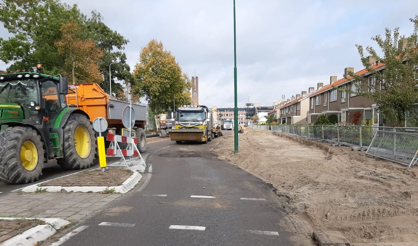 Nieuw asfalt op De Zuid in Dronten.