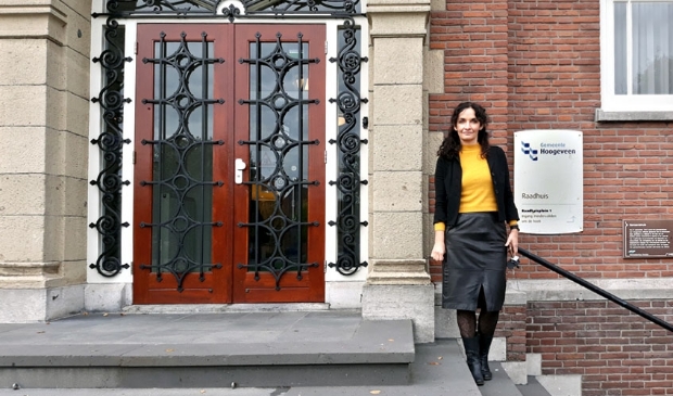 <p>Janita Tabak voor haar nieuwe werkstek</p>